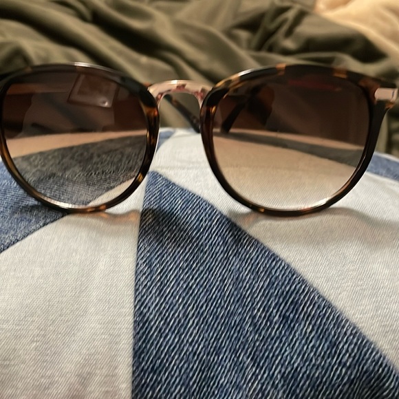Steve Madden Accessories - NWOT Steve Madden Sunglasses